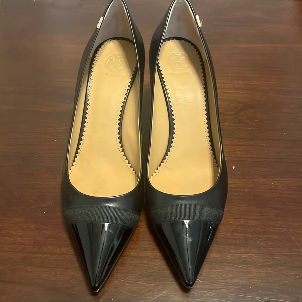 Tory Burch Penelope 65MM  CAP-Toe leather pumps.